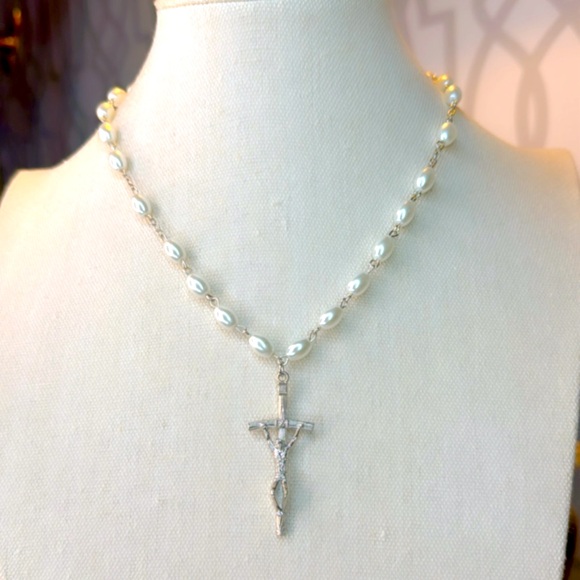 Cross choker necklace stainless and pearls 16.5” neck 🤍 - Picture 3 of 8